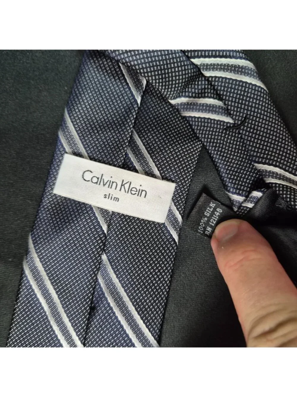 Calvin Klein Slim Silk Necktie Blk/Gray Sophisticated Diagonal Striped 2.75